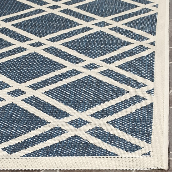 Safavieh Courtyard Collection Hannah Geometric Indoor/Outdoor Round Area Rug