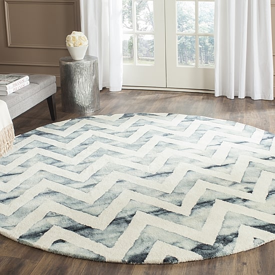 Safavieh Dip Dye Collection Ronnie Chevron Round Area Rug