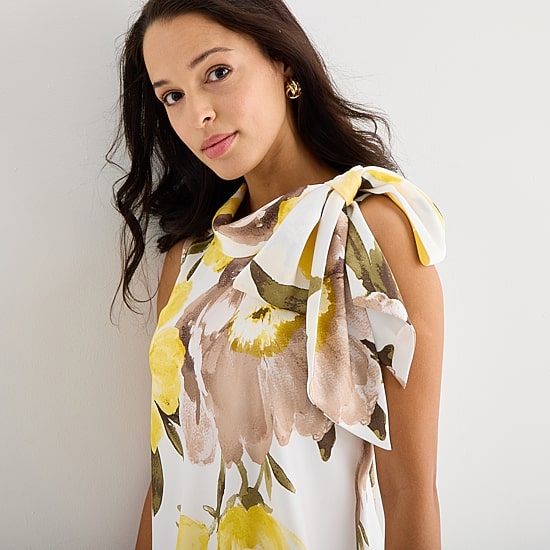 Robbie Bee Womens Asymmetrical Neck Sleeveless Floral Shift Dress