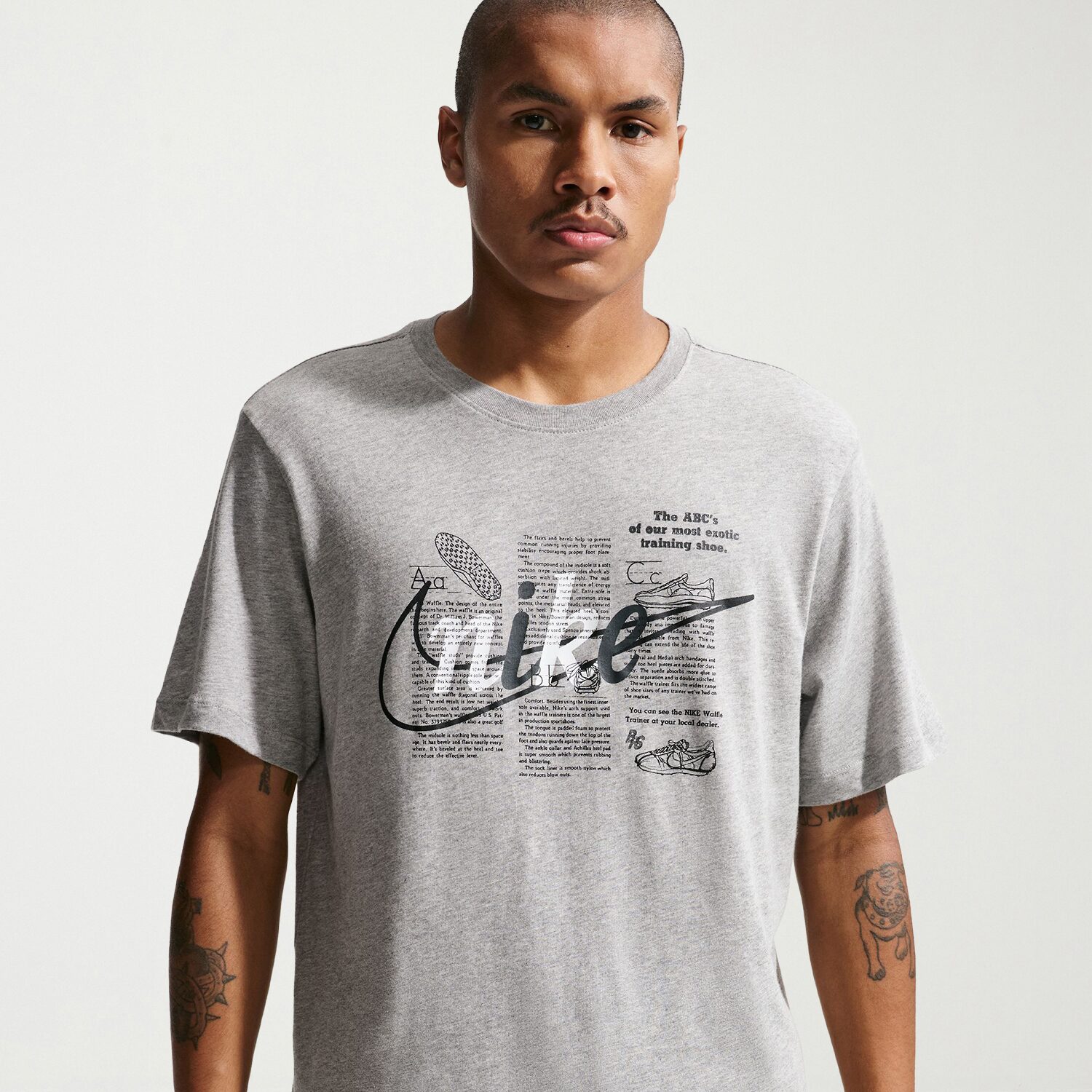 Nike Mens Crew Neck Short Sleeve Classic Fit Graphic T-Shirt