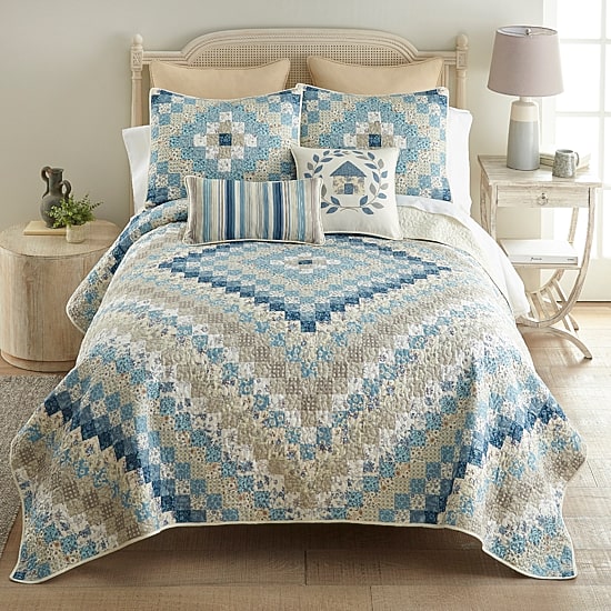 Donna Sharp Blue Diamond Floral Easy Care Quilt Set