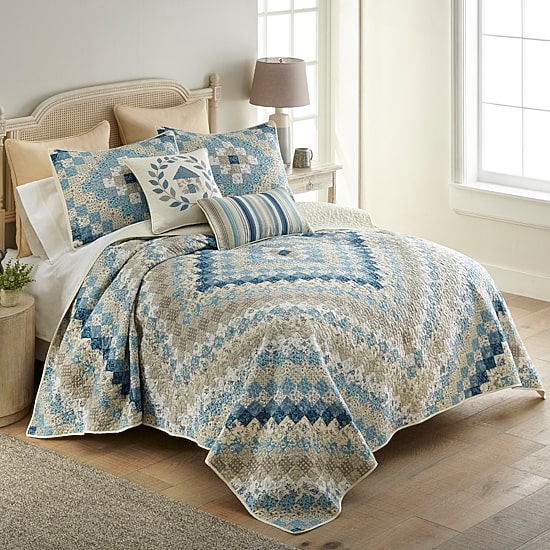 Donna Sharp Blue Diamond Floral Easy Care Quilt Set