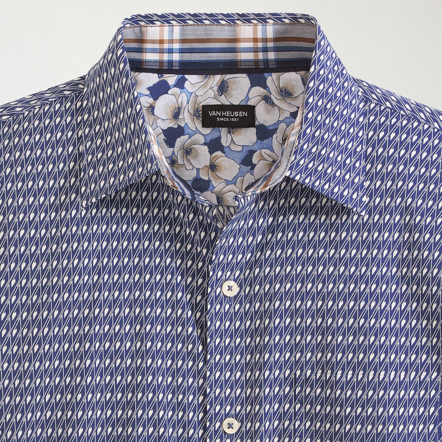 Van Heusen Originals Mens Short Sleeve Regular Fit Wrinkle Free Big and Tall Button-Down Shirt