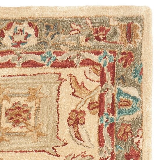 Safavieh Risto Traditional Wool Area Rug
