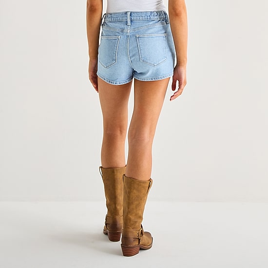 Arizona Curvy Womens 2 1/2" Mid Rise Juniors Denim Short