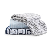 Liz Claiborne Signature Plush Logo Bath Towel