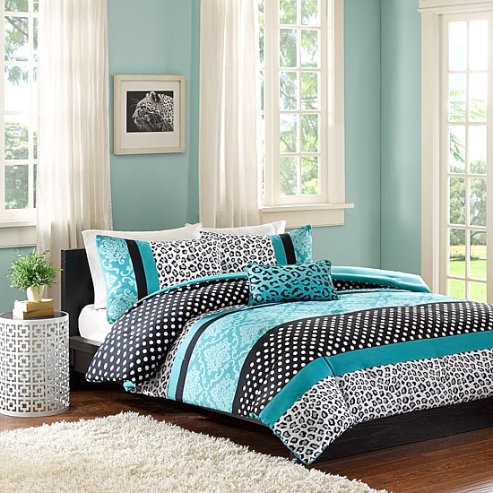 Intelligent Design Camille Comforter Set with decorative pillow