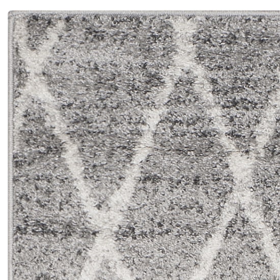 Safavieh Faye Geometric Area Rug
