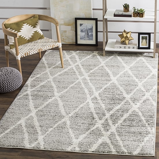 Safavieh Faye Geometric Area Rug