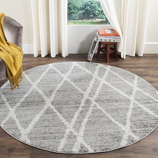 Safavieh Faye Geometric Area Rug