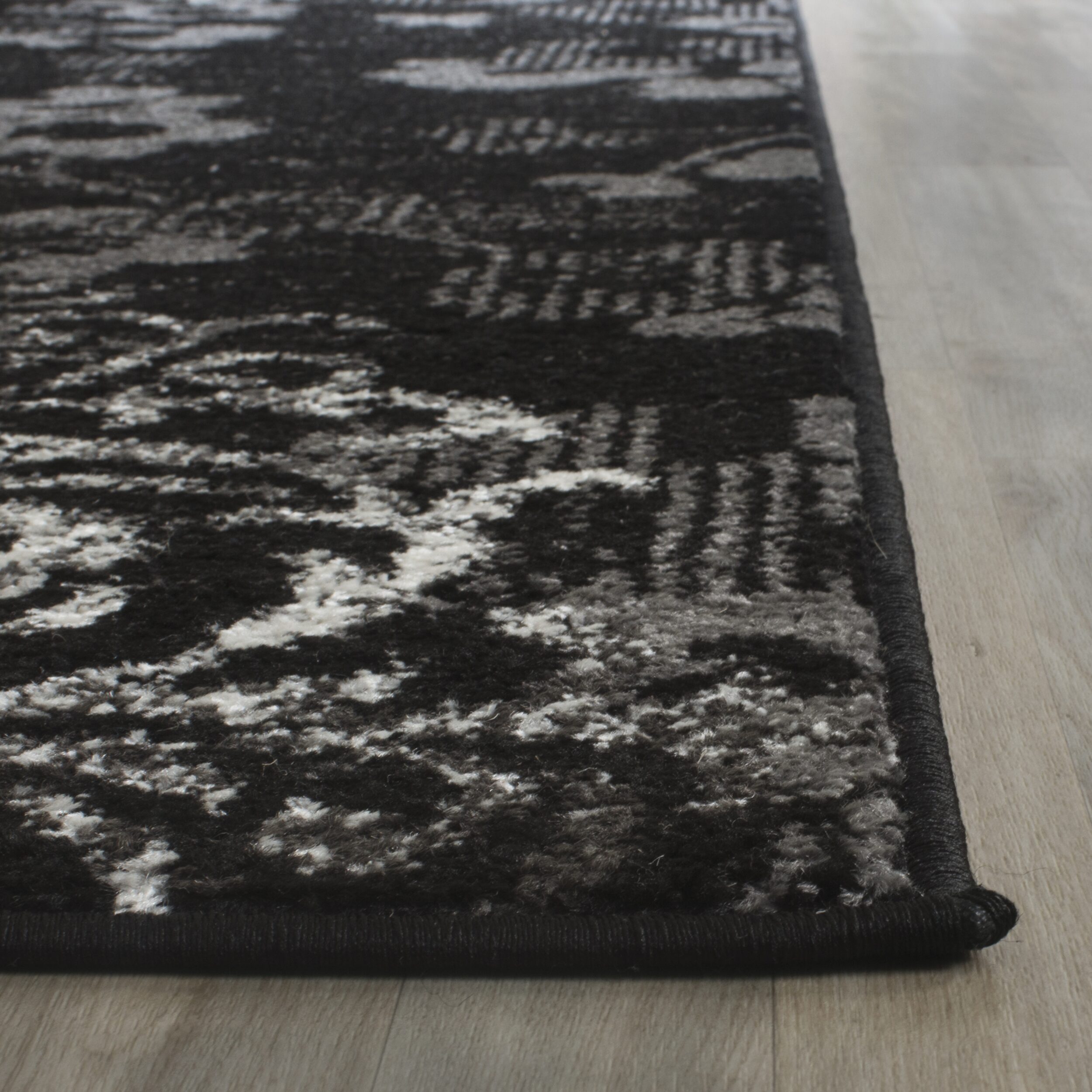 Safavieh Varina Floral Area Rug