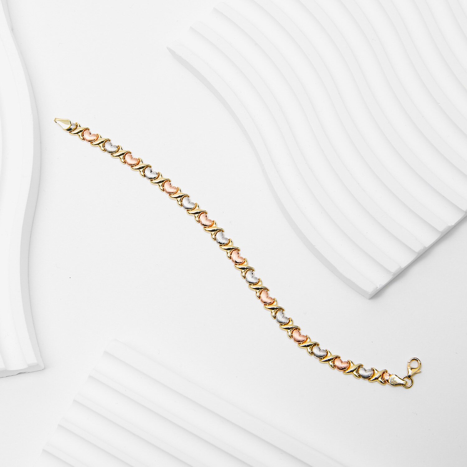 "Hearts & Kisses" Womens 10K Tri-Color Gold Hollow Heart 7.25 Inch Link Bracelet