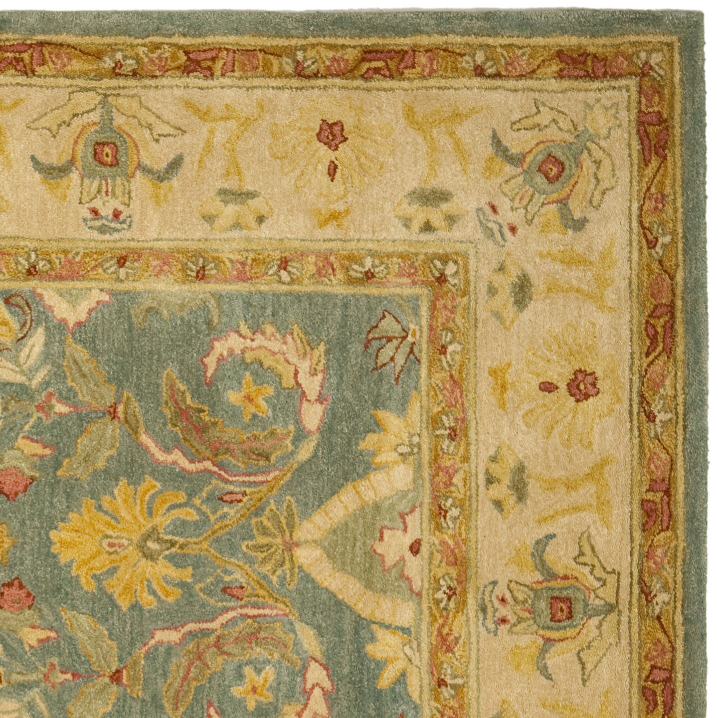 Safavieh Wilfreda Traditional Area Rug