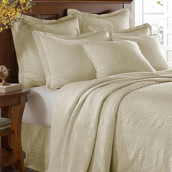 Historic Charleston Collection™ King Charles Matelassé Bedspread