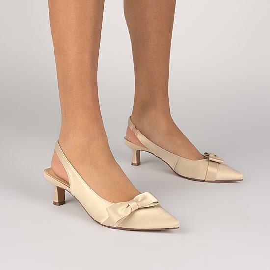 Journee Collection Paloma Womens Pointed Closed Toe Kitten Heel Pumps