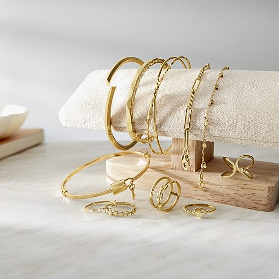 Gold Addiction Womens 10K Gold Heart Round Band