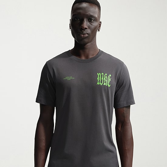 Nike Mens Crew Neck Short Sleeve Classic Fit Graphic T-Shirt