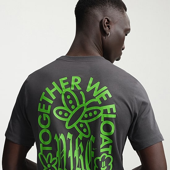 Nike Mens Crew Neck Short Sleeve Classic Fit Graphic T-Shirt