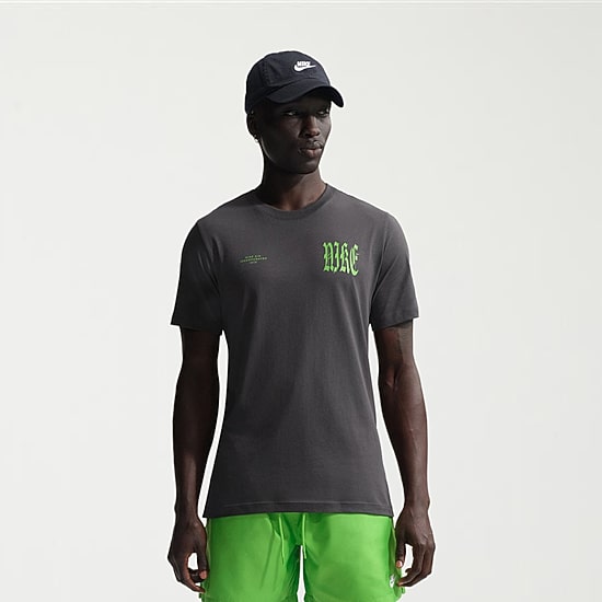 Nike Mens Crew Neck Short Sleeve Classic Fit Graphic T-Shirt