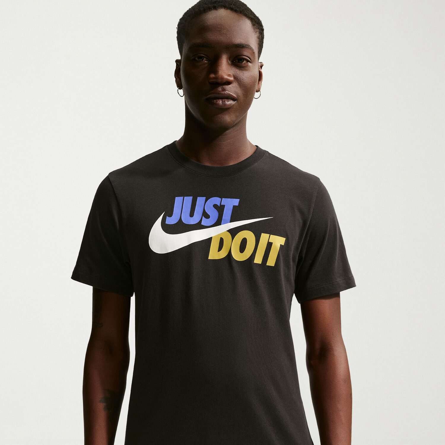 Nike Mens Crew Neck Short Sleeve Classic Fit Graphic T-Shirt