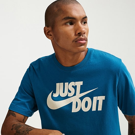 Nike Mens Crew Neck Short Sleeve Classic Fit Graphic T-Shirt