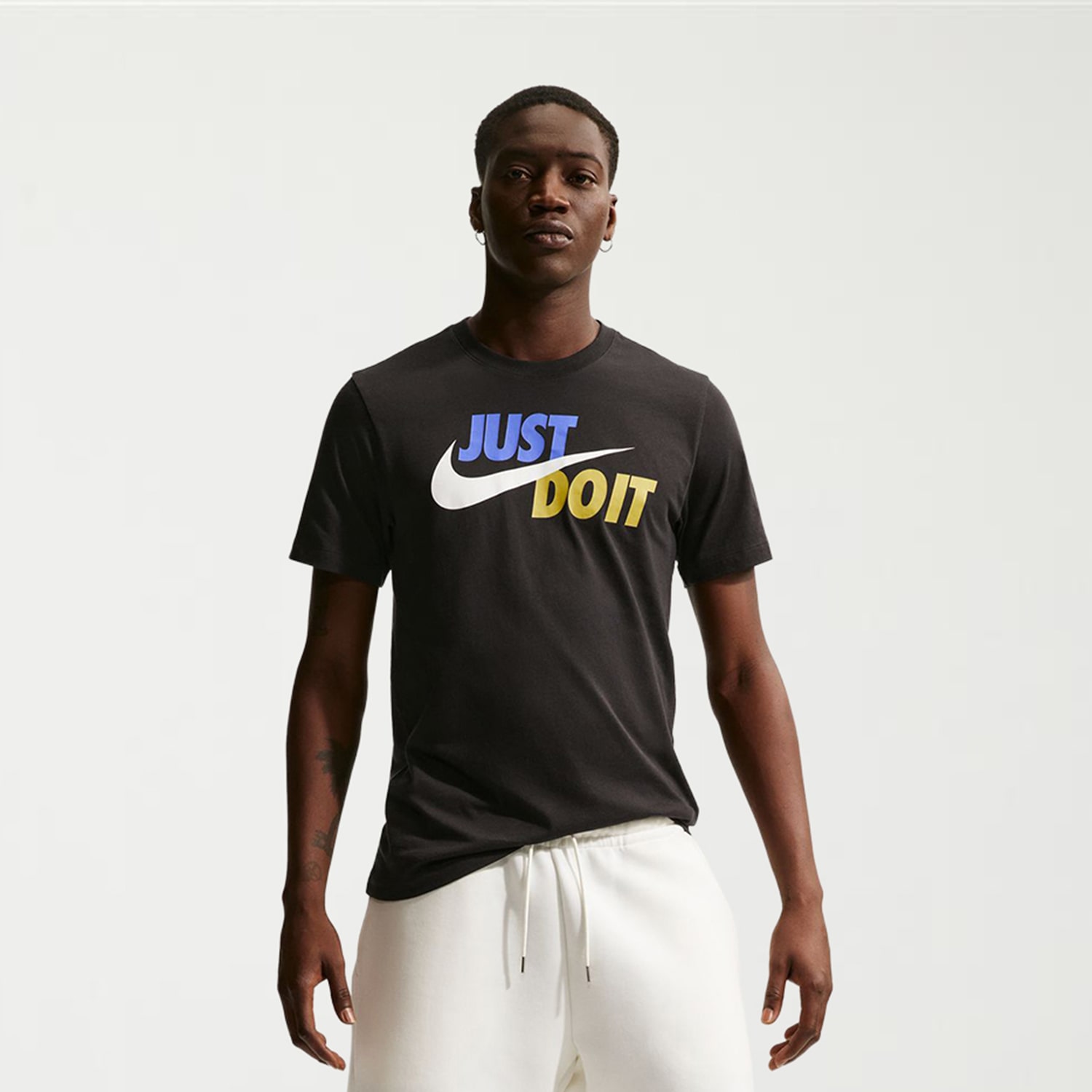 Nike Mens Crew Neck Short Sleeve Classic Fit Graphic T-Shirt