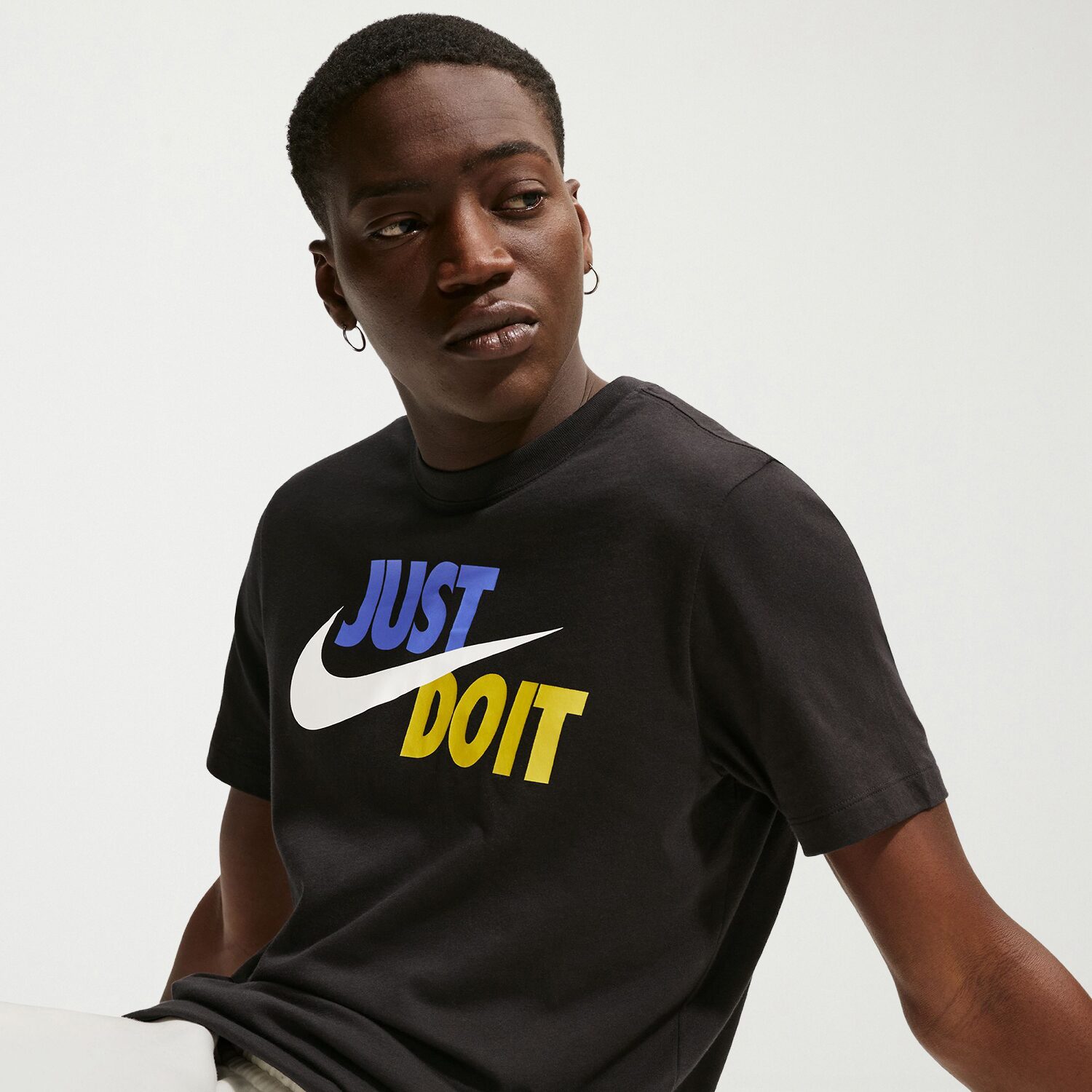 Nike Mens Crew Neck Short Sleeve Classic Fit Graphic T-Shirt