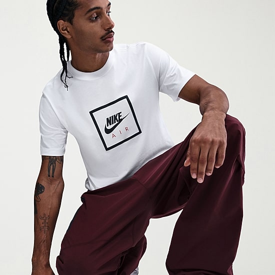 Nike Mens Crew Neck Short Sleeve Classic Fit Graphic T-Shirt