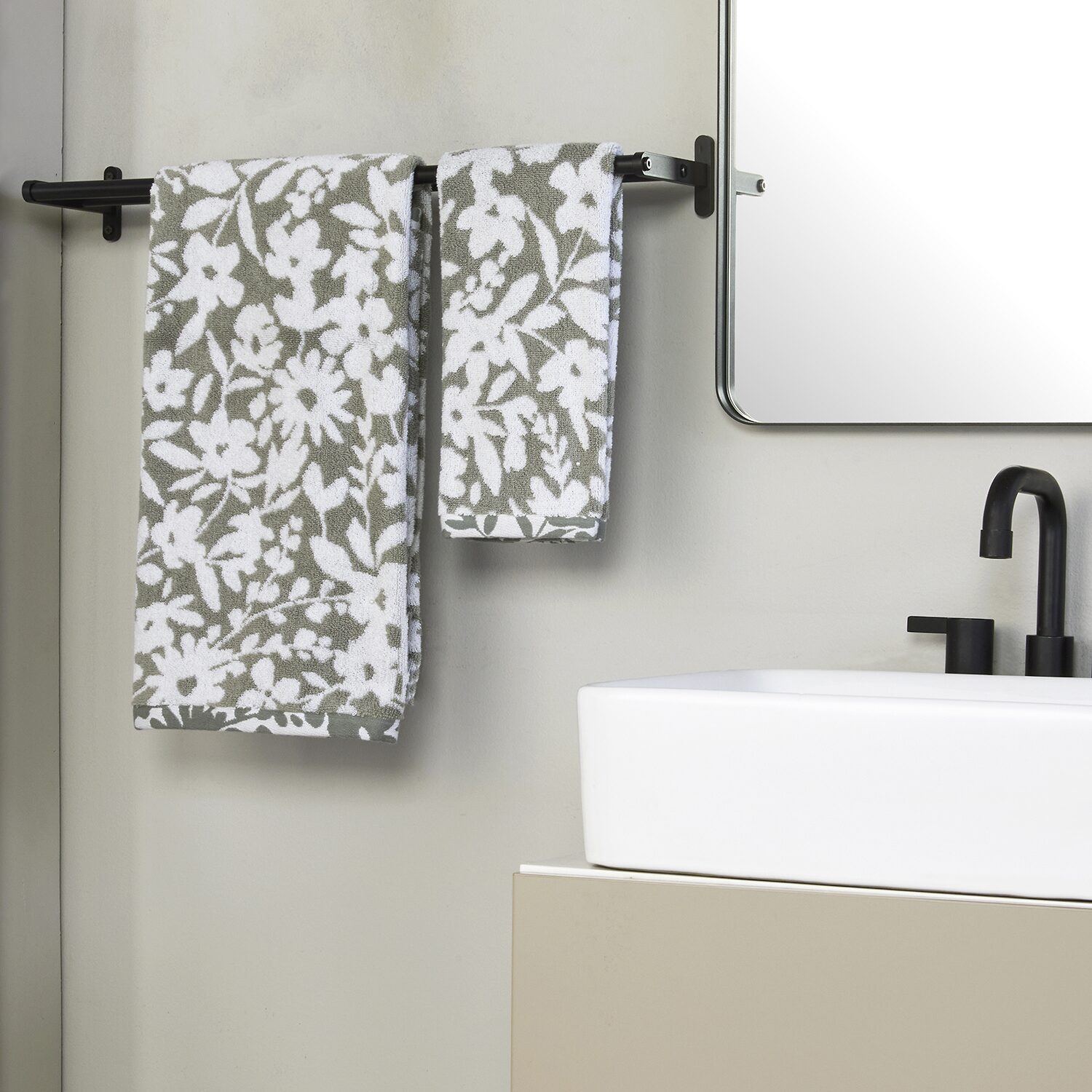 Saturday Knight Bedford Floral 2-pc. Embellished Hand Towel