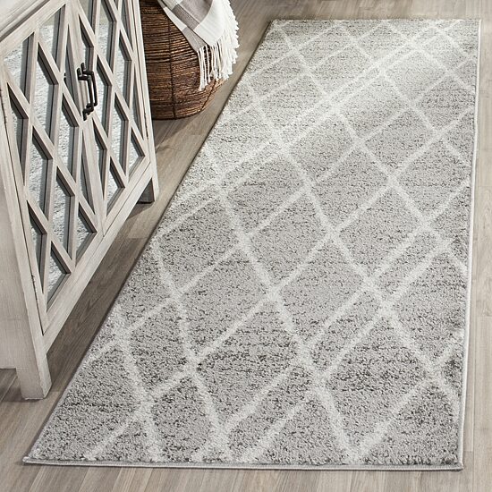 Safavieh Faye Geometric Area Rug