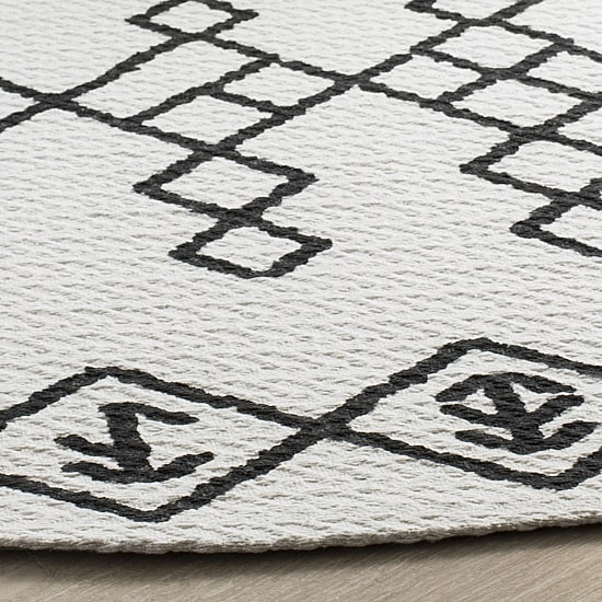 Safavieh Phipp Geometric Rug