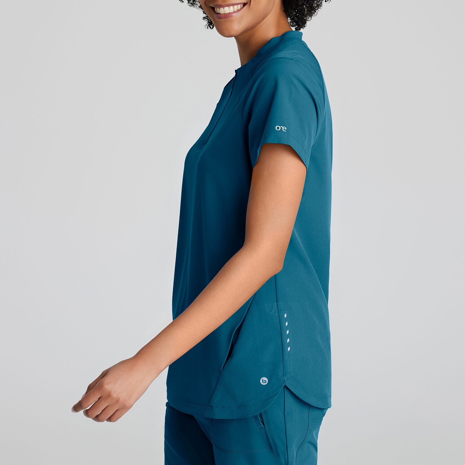 Barco One Bot216 Flux 2-Pocket Banded Zip Collar Womens Plus Tall High Neck Short Sleeve Wrinkle Resistant Scrub Top