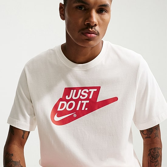 Nike Mens Crew Neck Short Sleeve Classic Fit Graphic T-Shirt