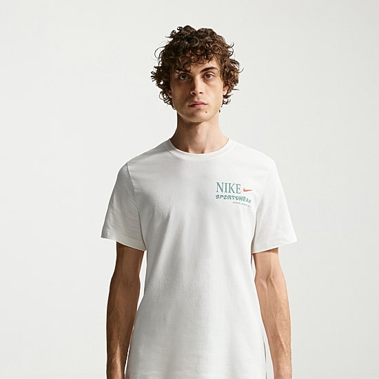 Nike Mens Crew Neck Short Sleeve Classic Fit Graphic T-Shirt