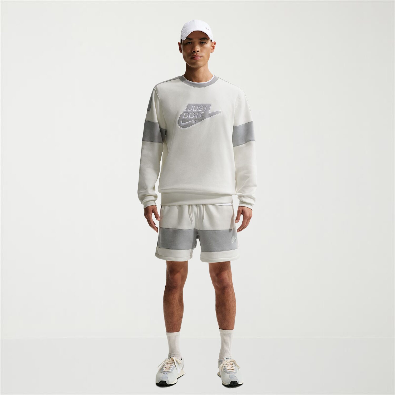 Nike Mens Crew Neck Long Sleeve Sweatshirt