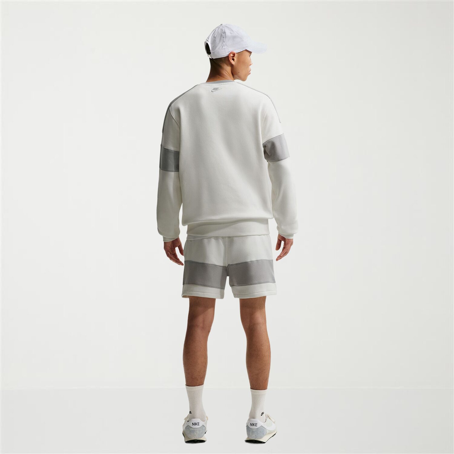 Nike Mens Crew Neck Long Sleeve Sweatshirt