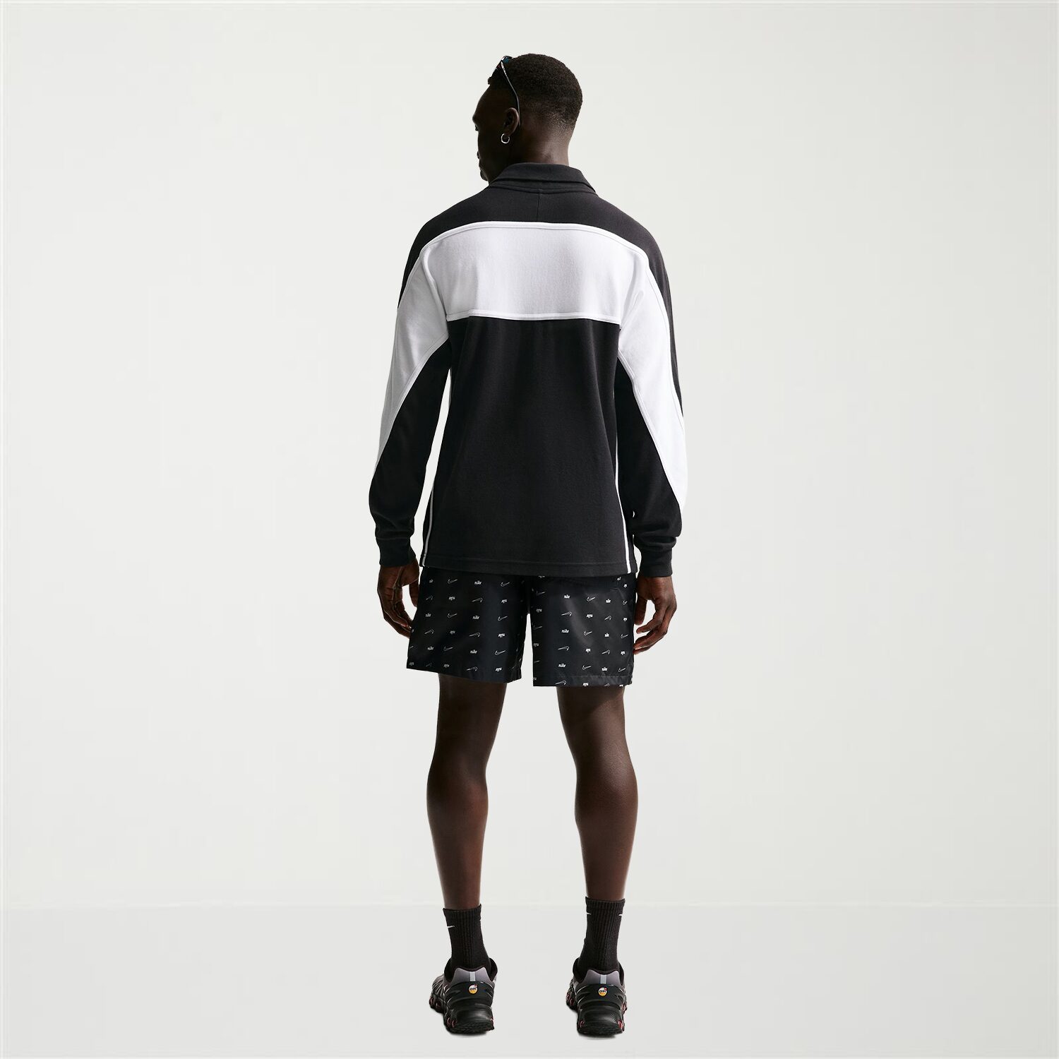 Nike Flow Mens 9" Mid Rise Workout Shorts