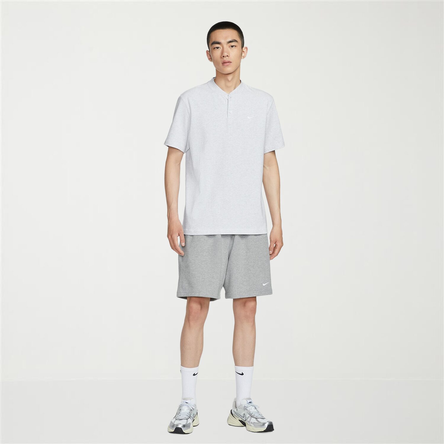 Nike Mens Crew Neck Short Sleeve Classic Fit Graphic T-Shirt