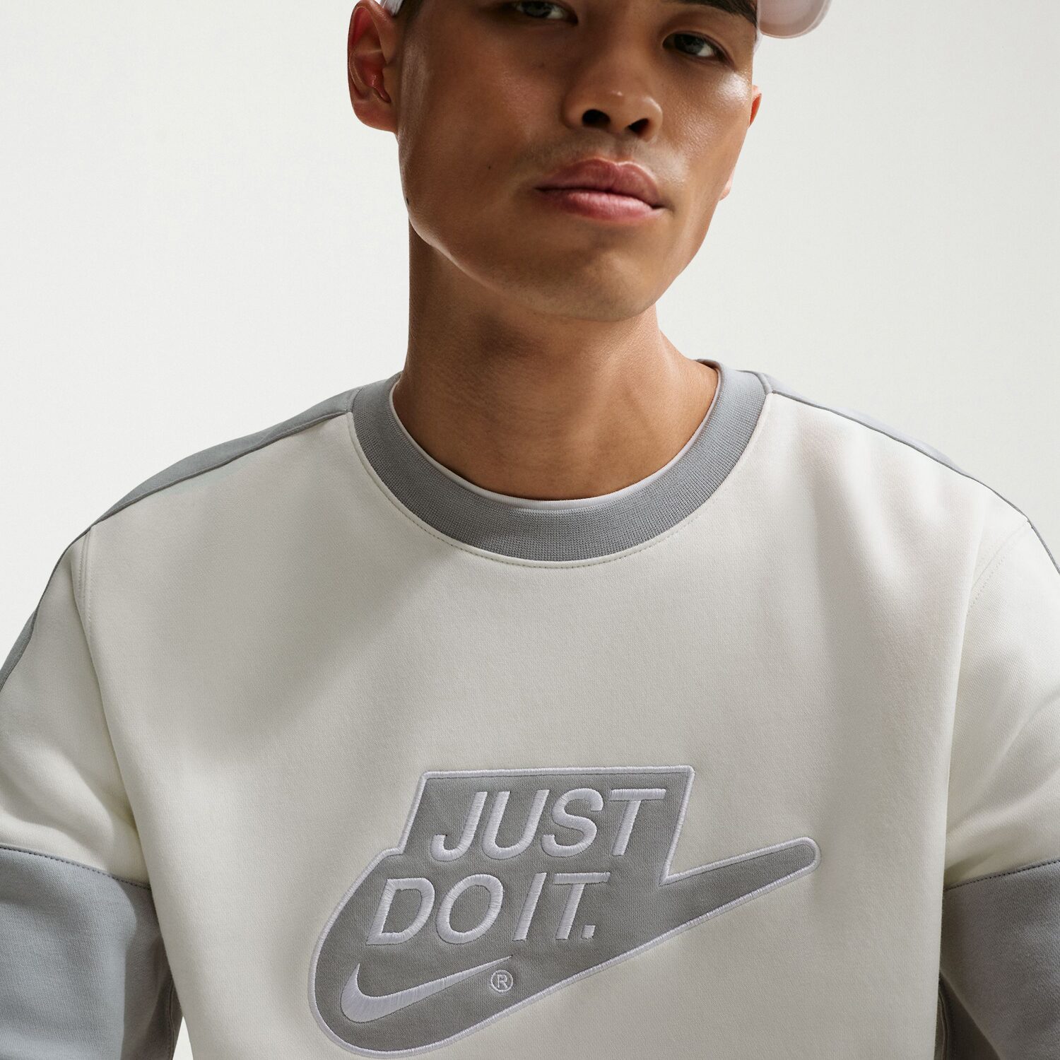 Nike Mens Crew Neck Long Sleeve Sweatshirt