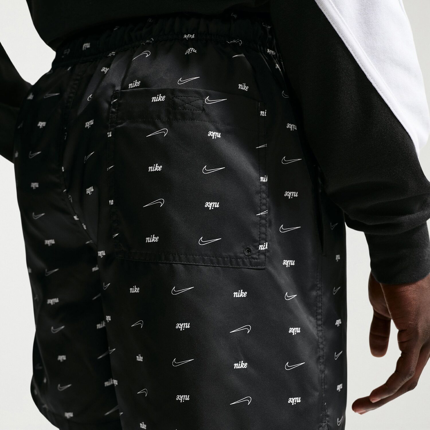 Nike Flow Mens 9" Mid Rise Workout Shorts