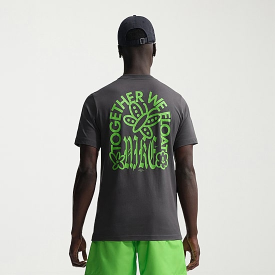 Nike Mens Crew Neck Short Sleeve Classic Fit Graphic T-Shirt