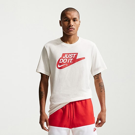 Nike Mens Crew Neck Short Sleeve Classic Fit Graphic T-Shirt