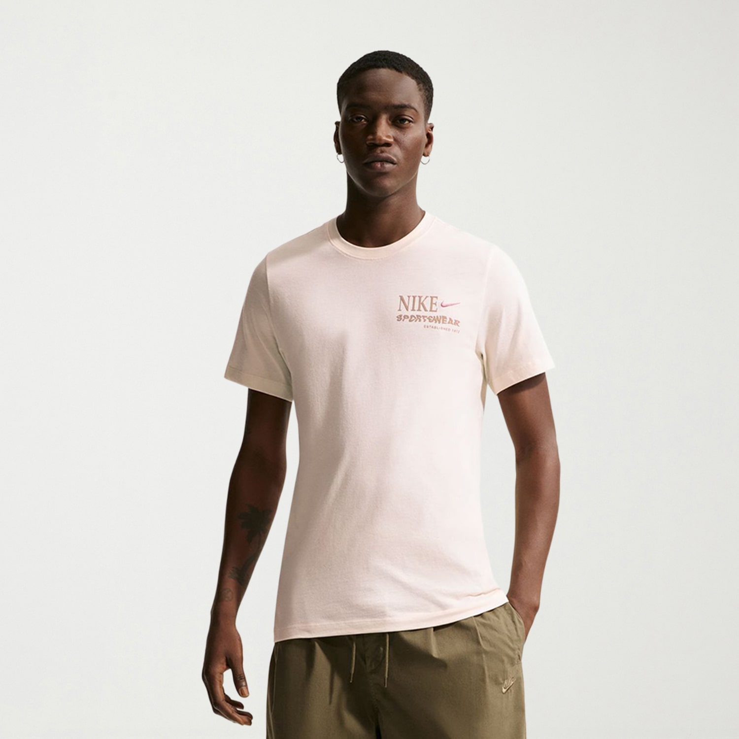 Nike Mens Crew Neck Short Sleeve Classic Fit Graphic T-Shirt