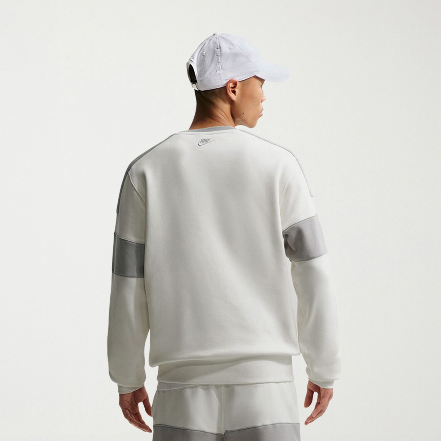 Nike Mens Crew Neck Long Sleeve Sweatshirt