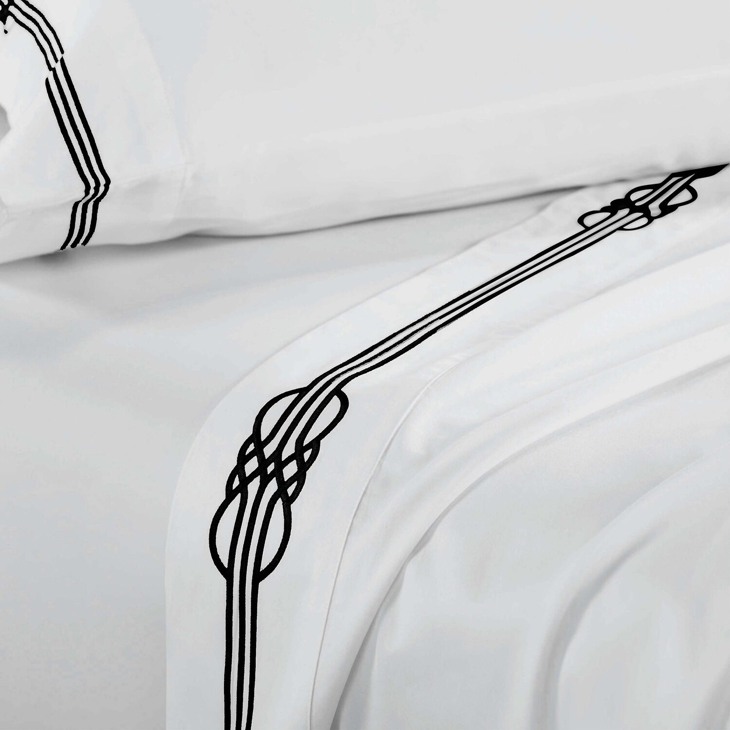 SUPERIOR® Moonlawn Cotton Elegant Embroidery 320tc Deep Pocket Sheet Set