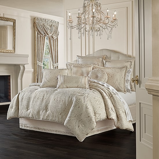 Queen Street Taylor 4-pc. Damask + Scroll Heavyweight Comforter Set