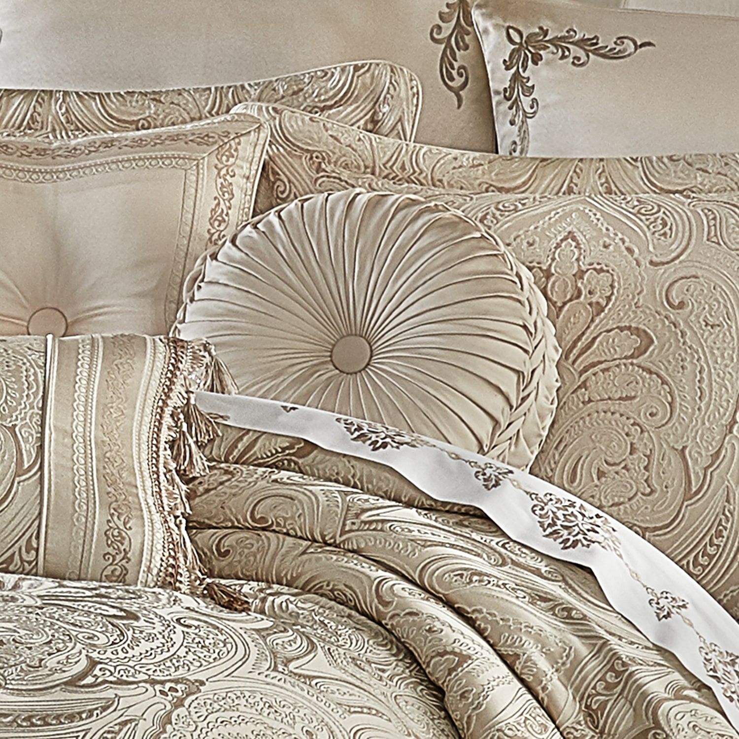 Queen Street Taylor Tufted Round Decorative Throw Pillow Round Throw Pillow