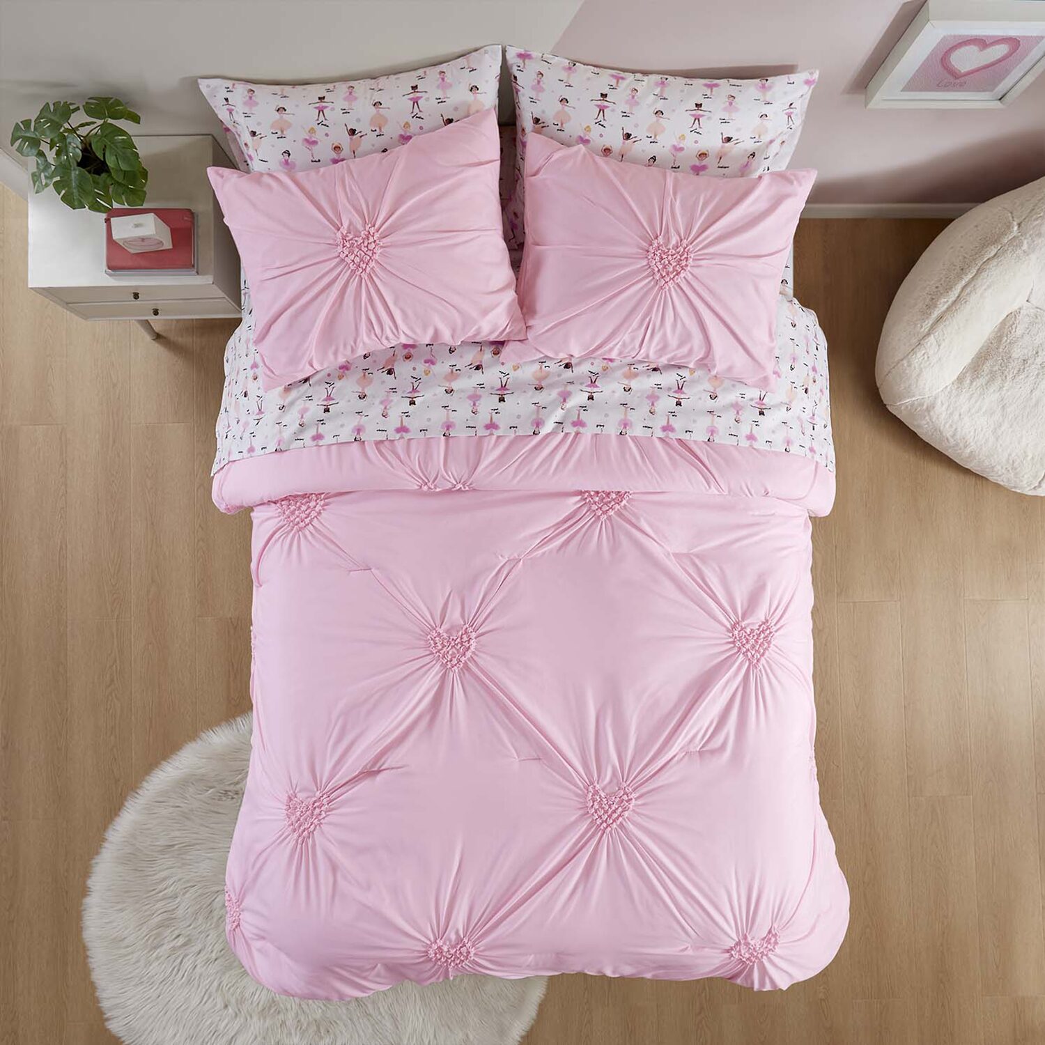 INK+IVY Kids Bella Tufted Heart Complete Bedding Set with Sheets