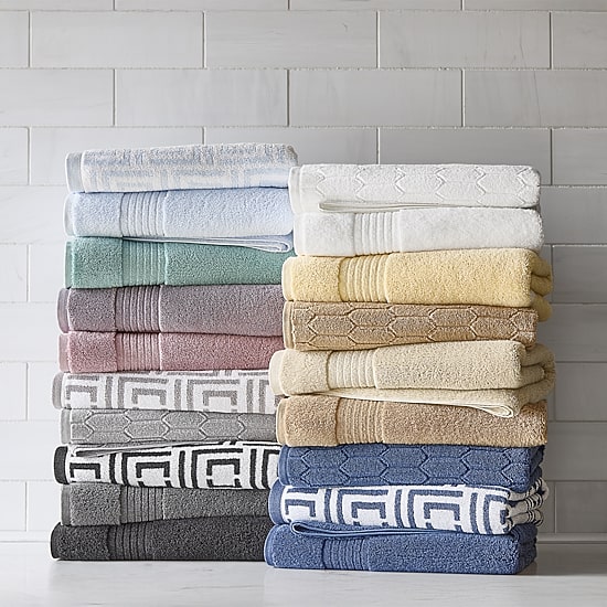 Liz Claiborne Signature Plush Bath Towel