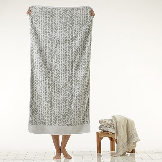 Saturday Knight Distressed Leaves Floral Bath Towel